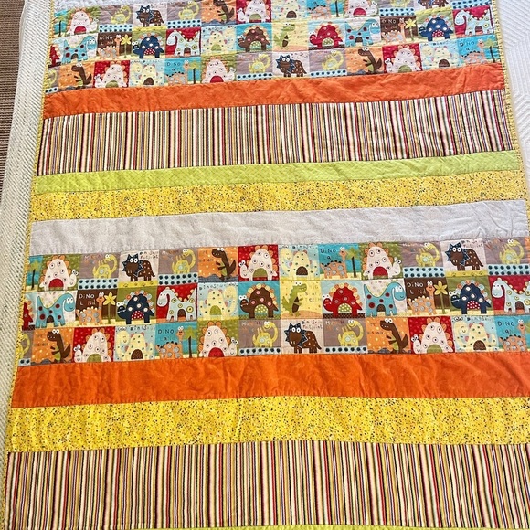 55 x 37 in Handmade Baby Dinosaur Reversible Quilt!!! - Picture 1 of 9